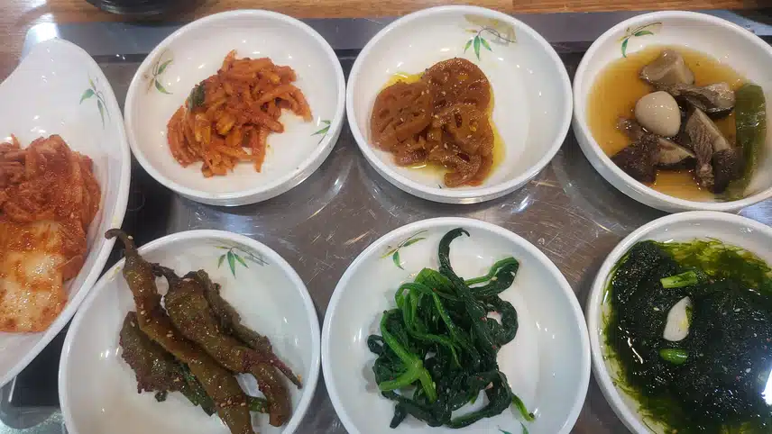 점심은 육회비밤밥으로