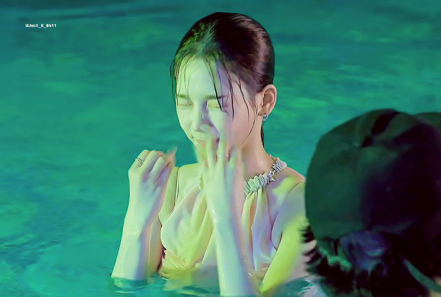 카리나 수중 gif