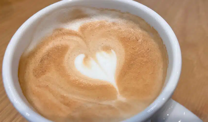 따뜻한 공간에서 커피 ☕️한잔
