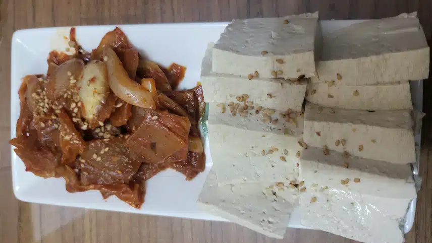 두부김치로 저녁준비 완료 합니다.