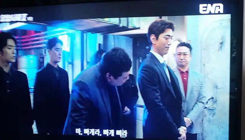 김홍식한테 죽을뻔한 4인방 구해주는 열빙어
