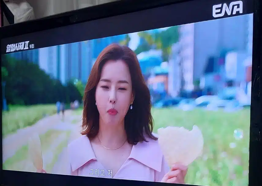 김홍식이랑 데이트할때 오버하는 이하늬배우님 너무귀엽네요