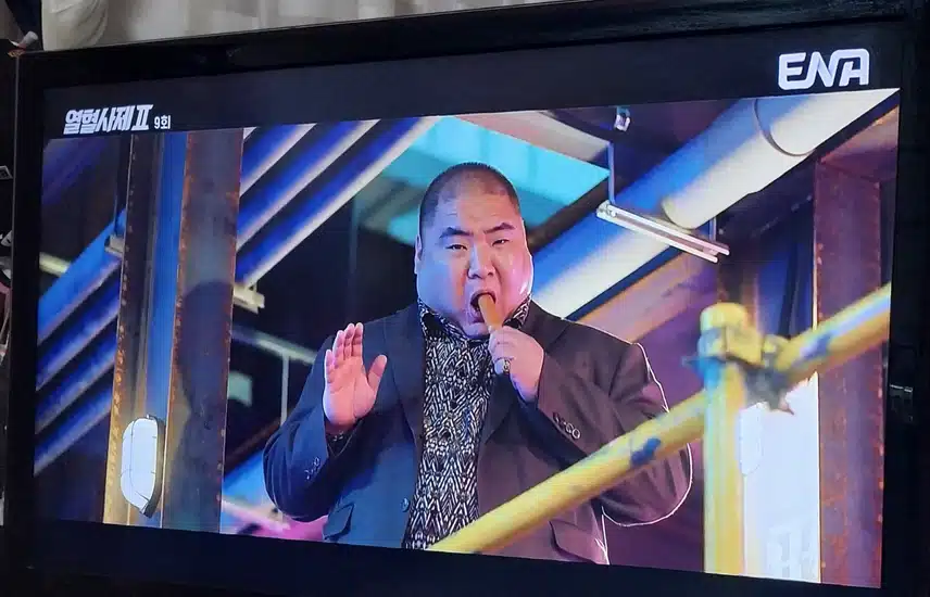신언니 신오빠 로등장하는 김해일 신부랑 박경선검사