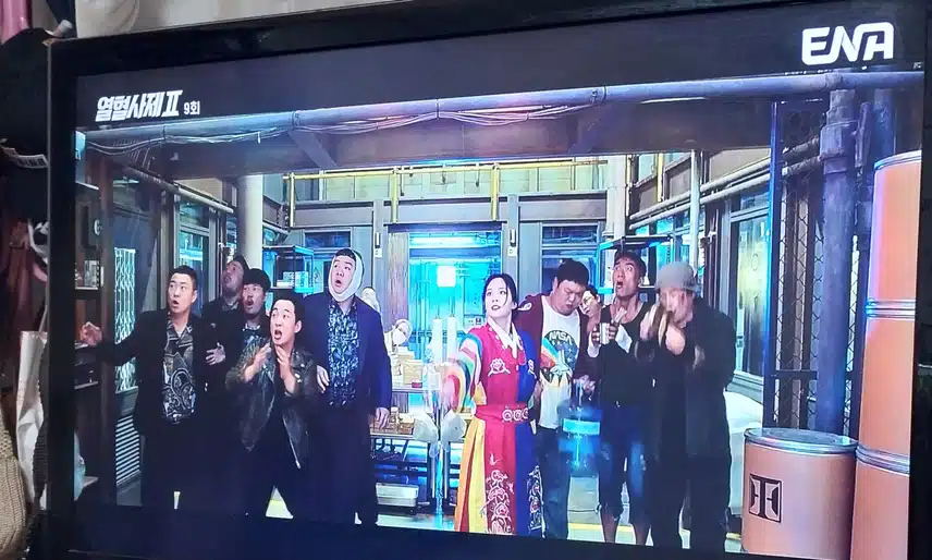 신언니 신오빠 로등장하는 김해일 신부랑 박경선검사