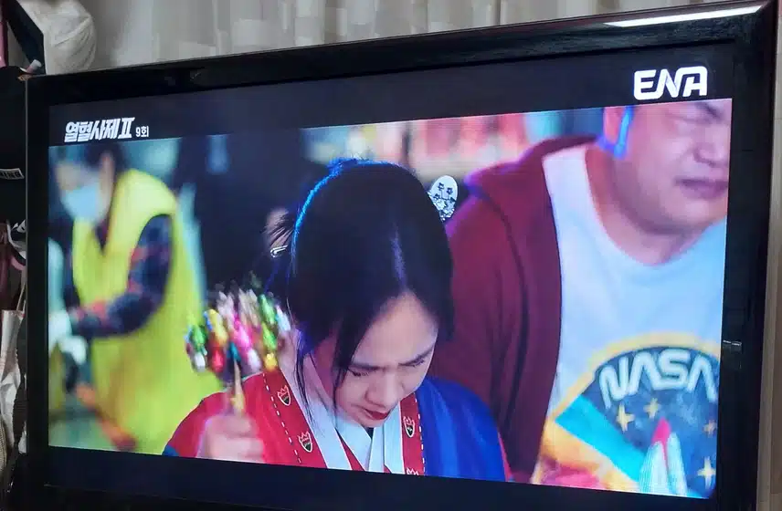 신언니 신오빠 로등장하는 김해일 신부랑 박경선검사