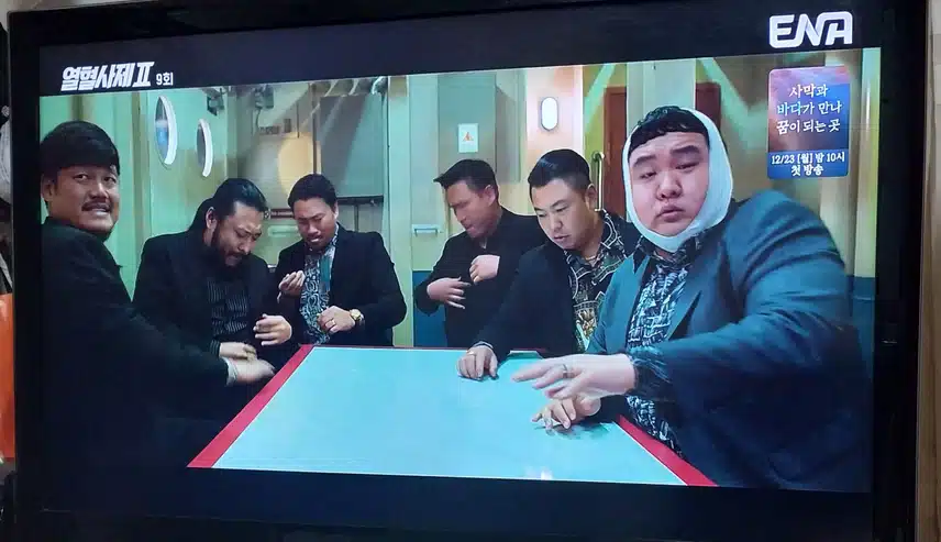 신언니 신오빠 로등장하는 김해일 신부랑 박경선검사