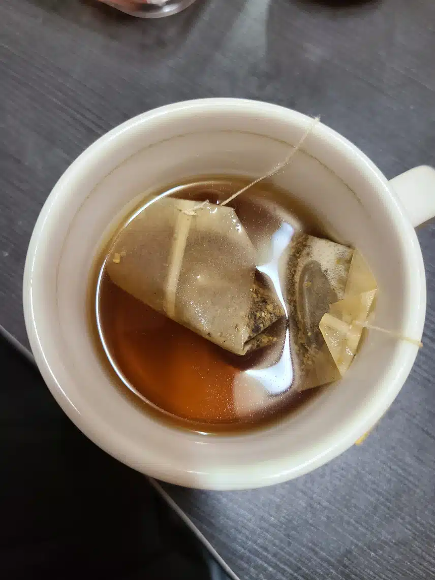 따끈한 차 
