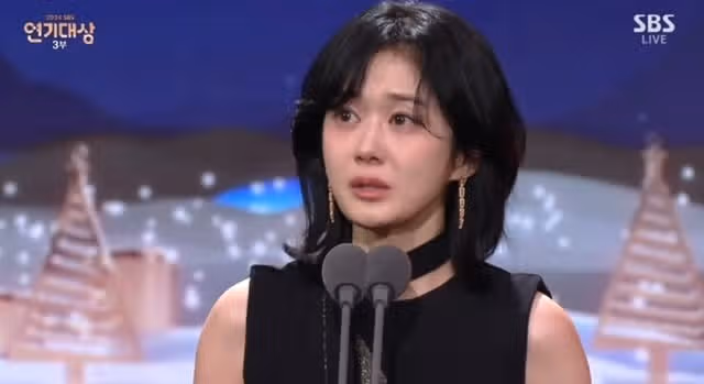 장나라, ‘2024 SBS 연기대상’ 대상...“믿기지 않아” 폭풍 눈물(종합)