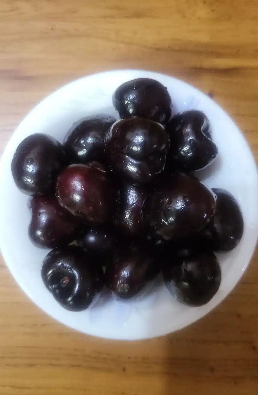 레드 체리 먹어요.