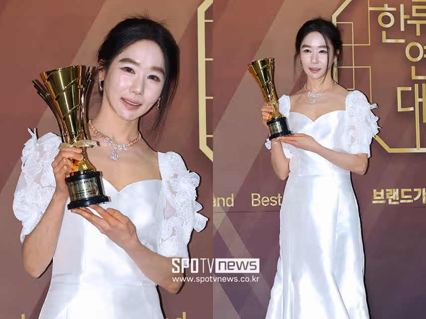 16기 옥순 근황 깜짝 놀란 이유 시상식 패션, 메이크업 논란?(+본명, 나이, 집안, 인스타)