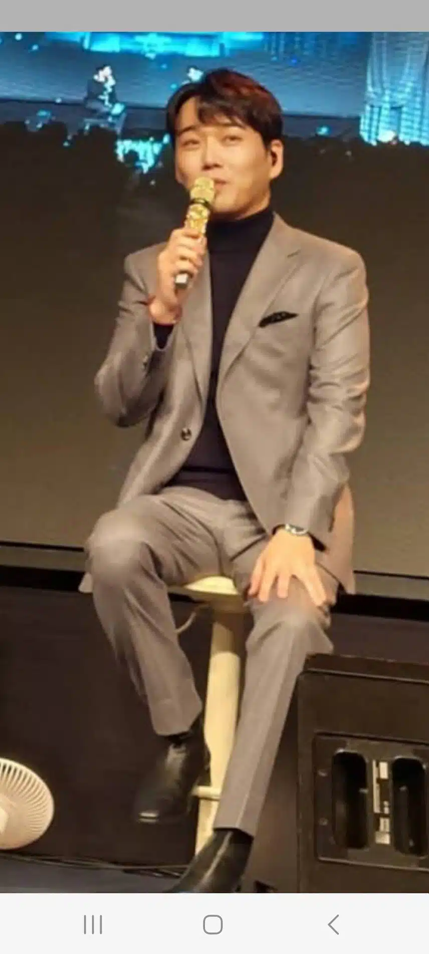 황영웅 가수님 멋지고 잘생기고 자랑스러운 우리영웅님 사랑합니다 