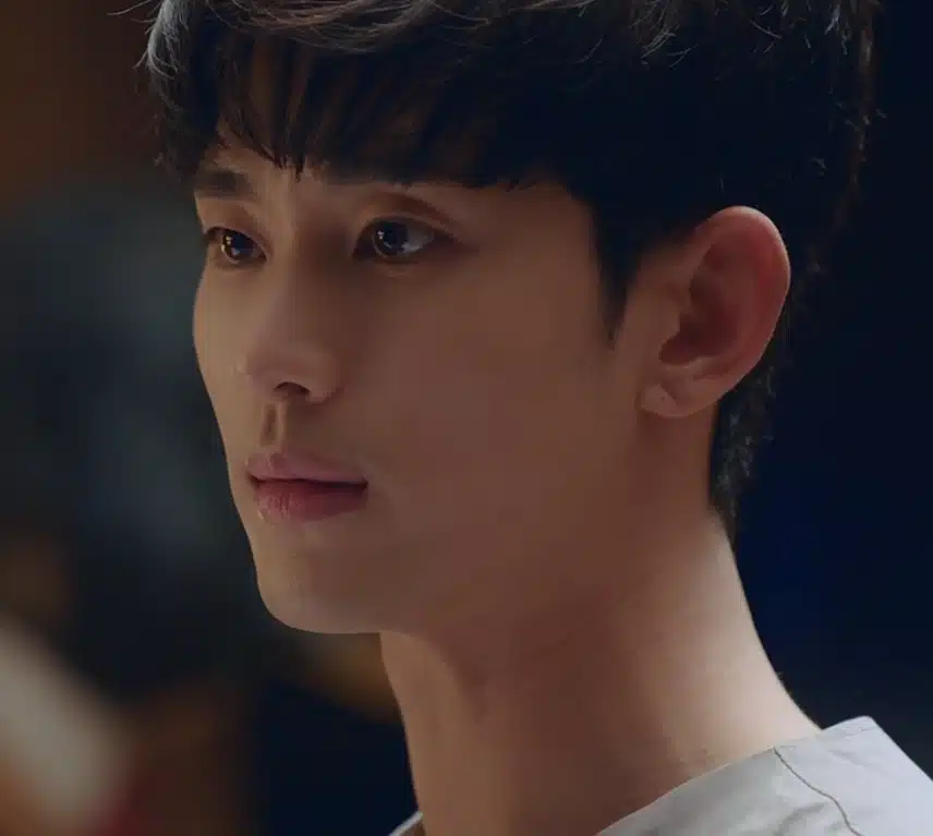 김수현님 짝눈이신데 그게매력이에요