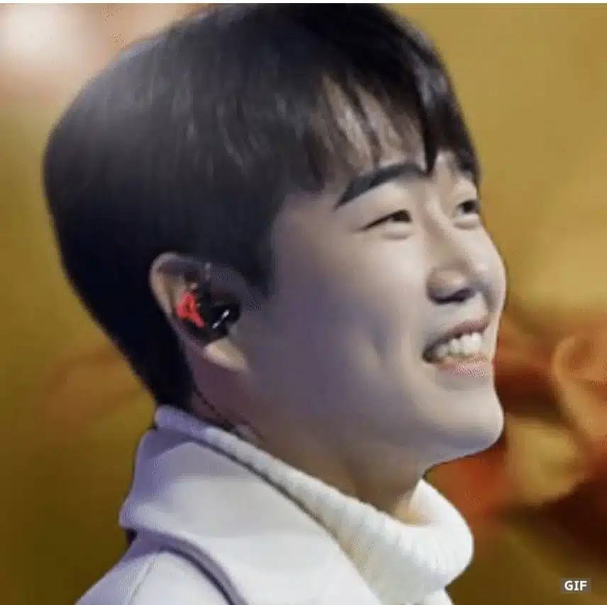 황영웅 님 깊이있는 보이스 감동이고 사랑입니다 