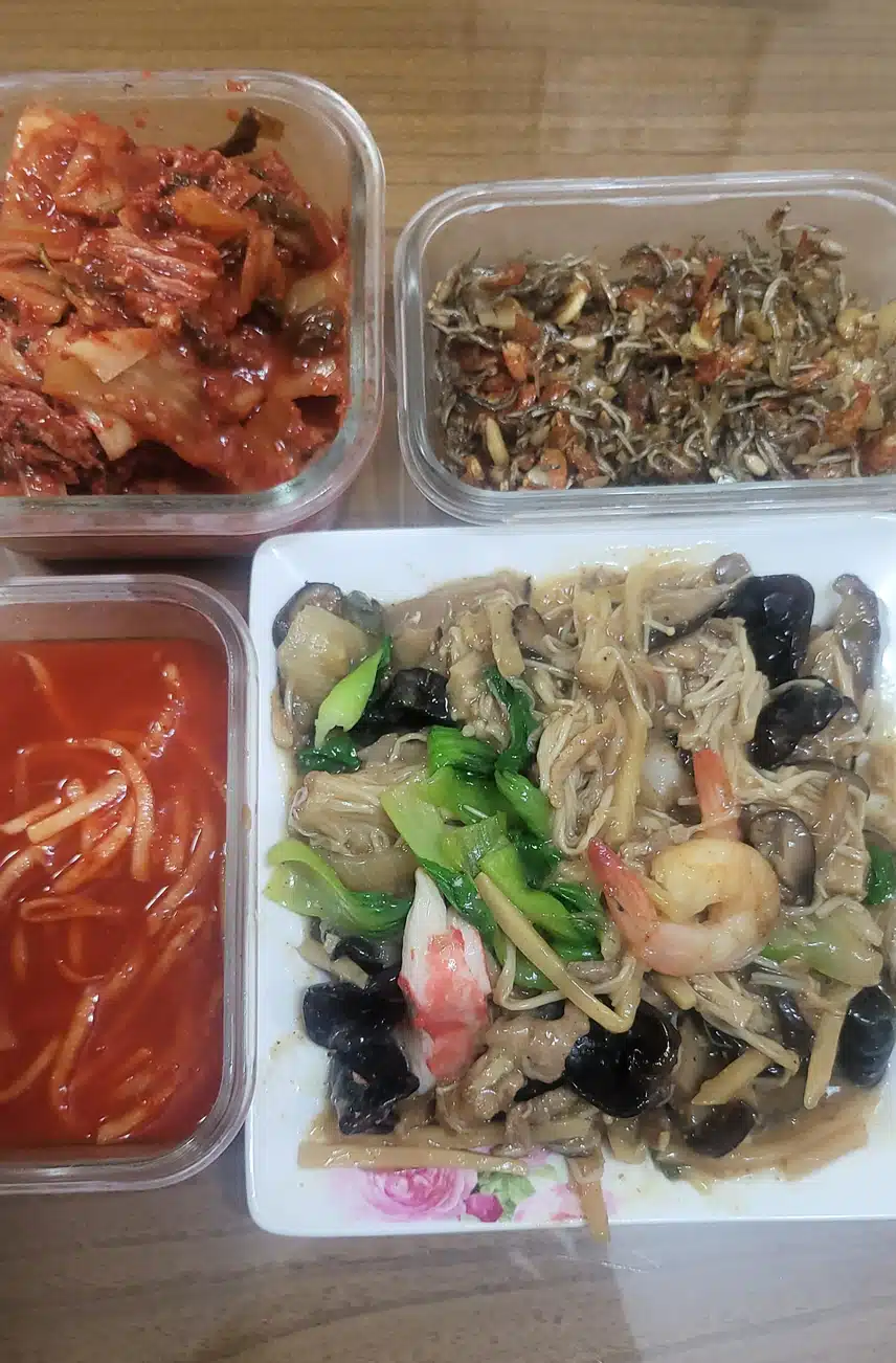 고기와 야채 볶음이네요. 