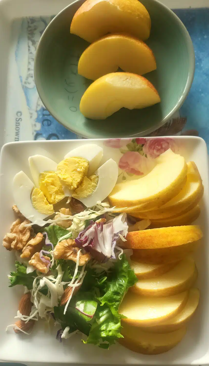 아삭한 샐러드로 아침 준비했어요.