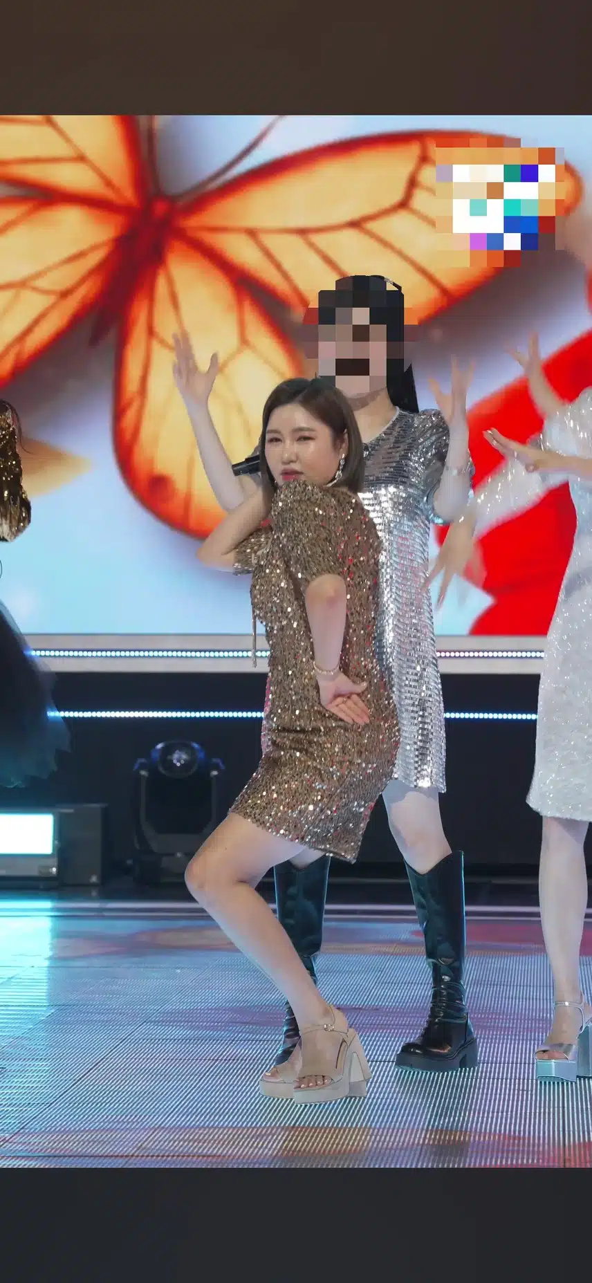 화밤에서 불렀던 '쓰러집니다' 사진입니다.