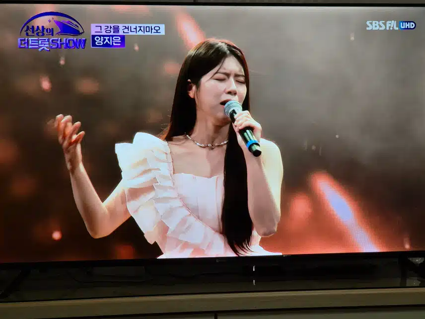 지은양의 감성깊은 목소리가 사람들을 빠져들게하는 무대였어요