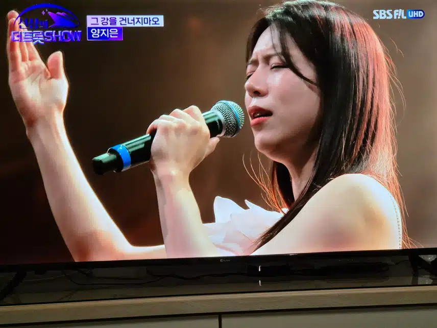 지은양의 감성깊은 목소리가 사람들을 빠져들게하는 무대였어요