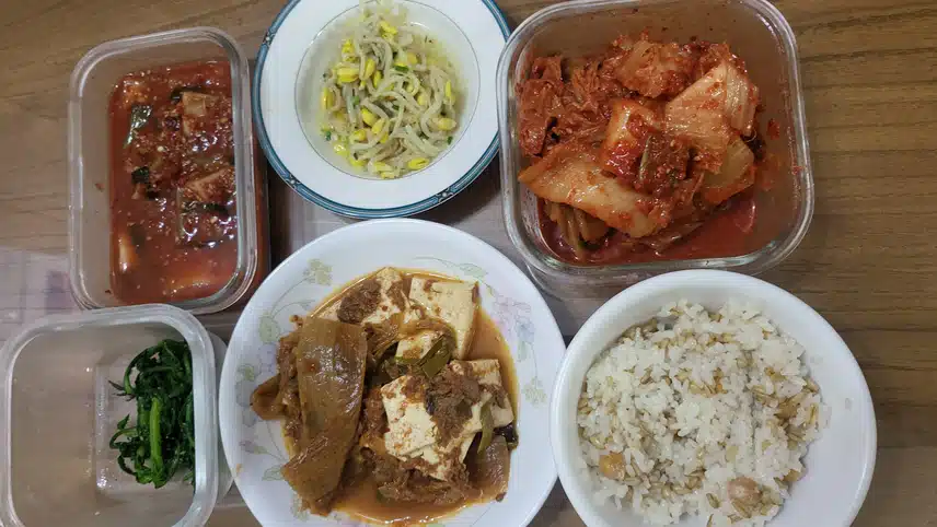 두부참치 김치찌개 꿇였네요.