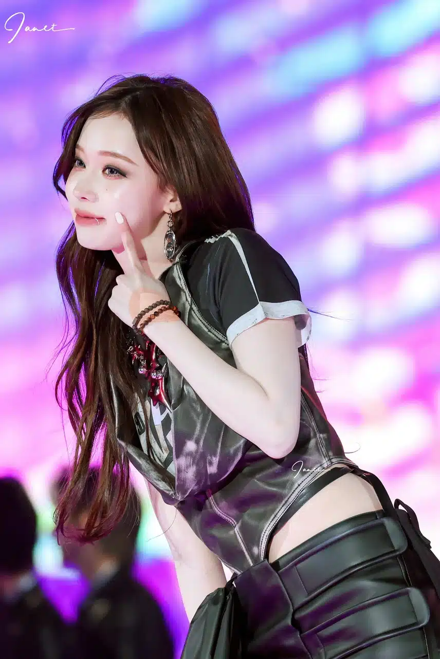 윈터 2025년 되니 더 이뻐졌네