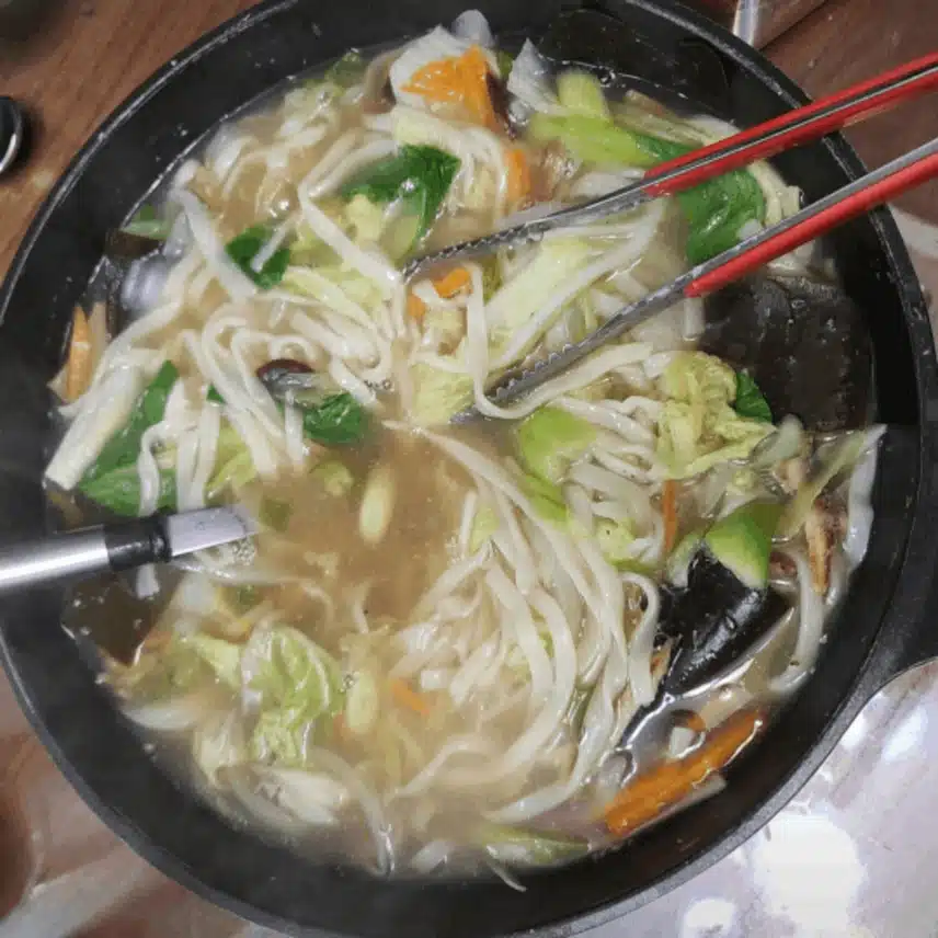 점심으로 따끈한 칼국수