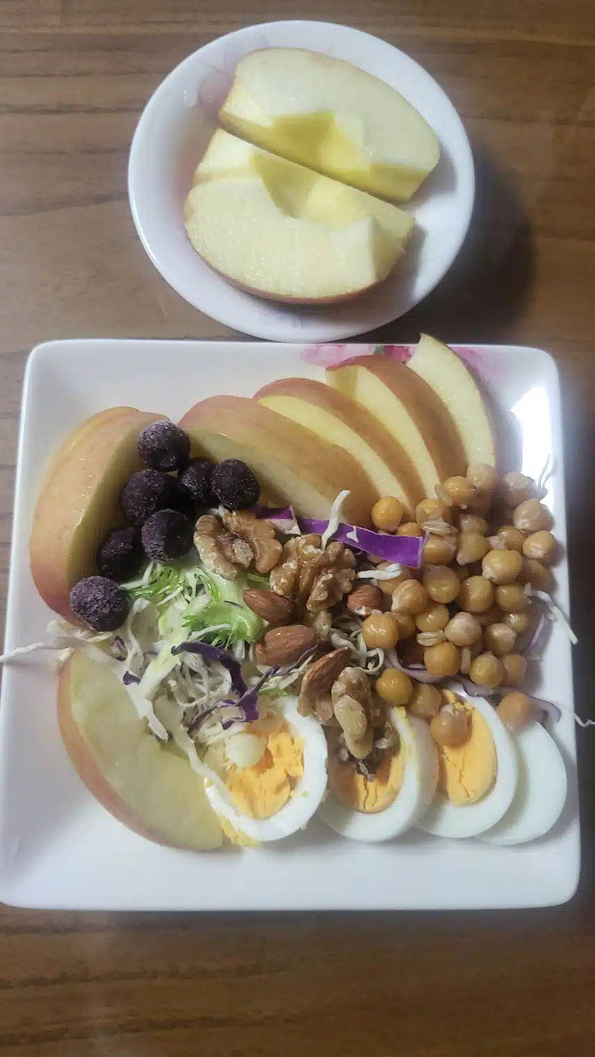 병아리콩귀리 샐러드로 아침식사 합니다.