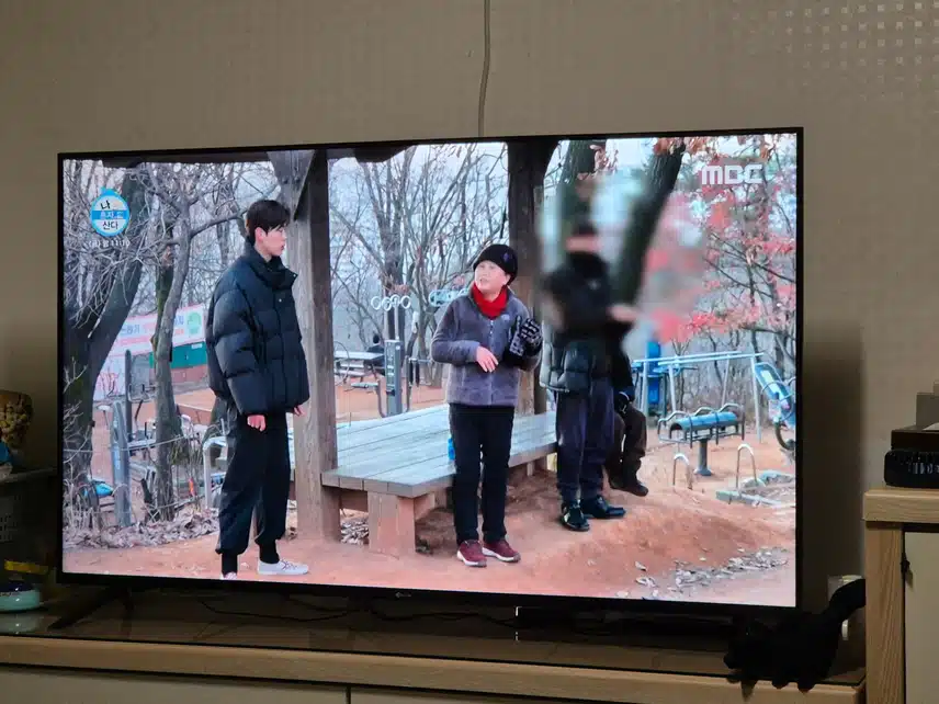 저 누군지 아세요?? 우리 지현님좀 딱 알아봐주세요!