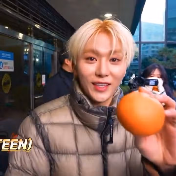 KBS 뮤직뱅크 출근길에 기자님께 귤 나눠준 귤수저 승관