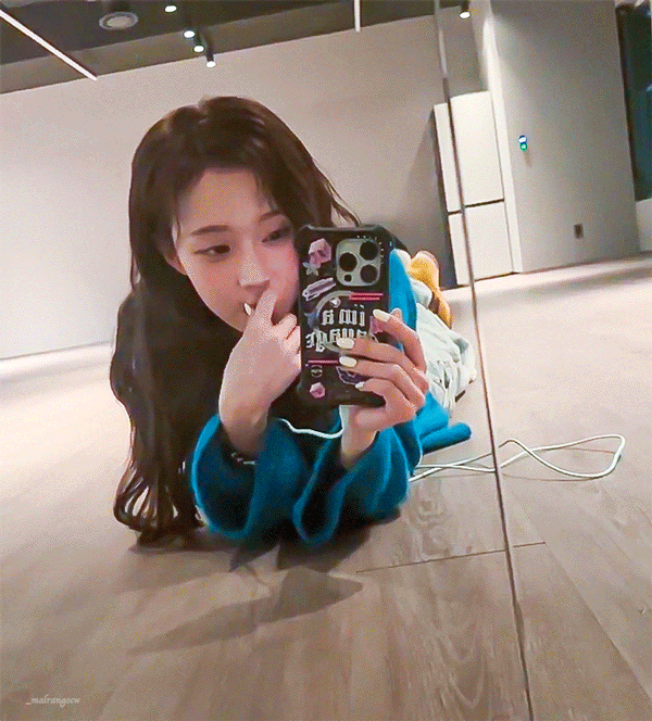 어제 위버스 한 윈터 gif 모음
