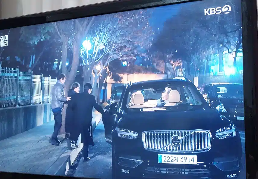 경찰서에서 풀러나는 다림이 엄마