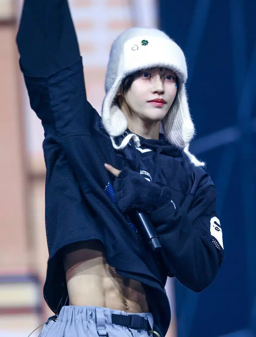 얼굴은 귀여운 고양이인데 몸은 화난 살쾡이 원빈 