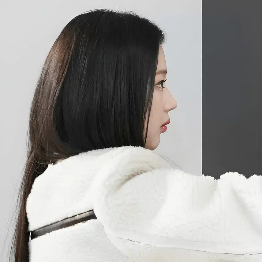 루카 프로필도 너무 예쁘고, 얼굴도 예쁘고, 스타일도 너무 좋아요.