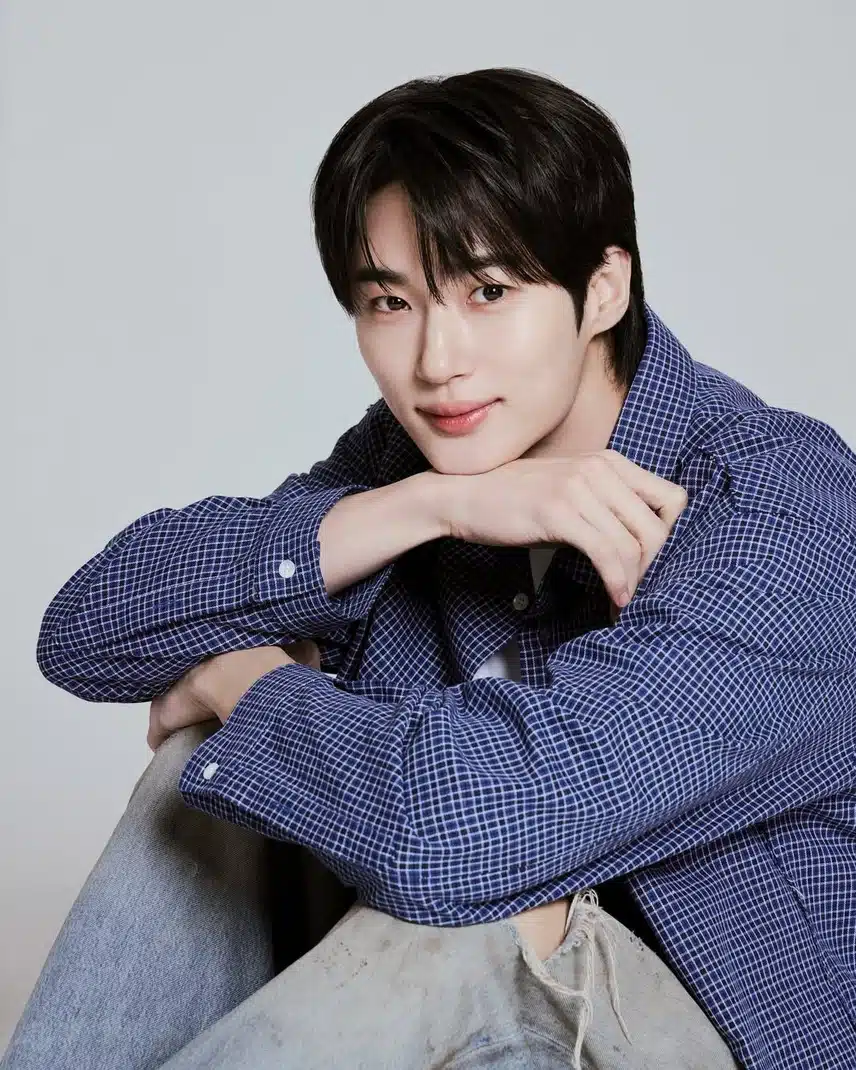 새해에도 일 잘하는 변우석 소속사가 올려주는 NEW사진🌞