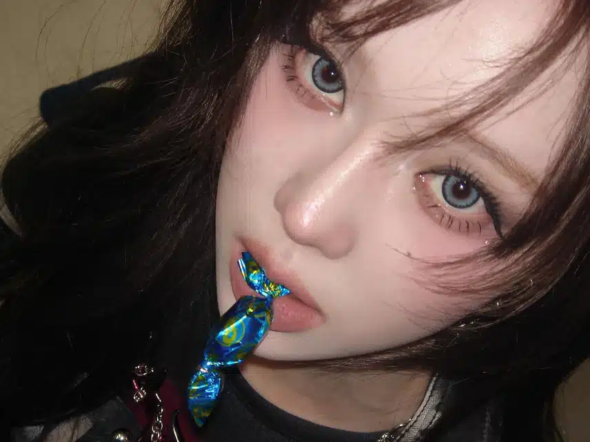 파란렌즈가 진짜 잘어울리는 민정이