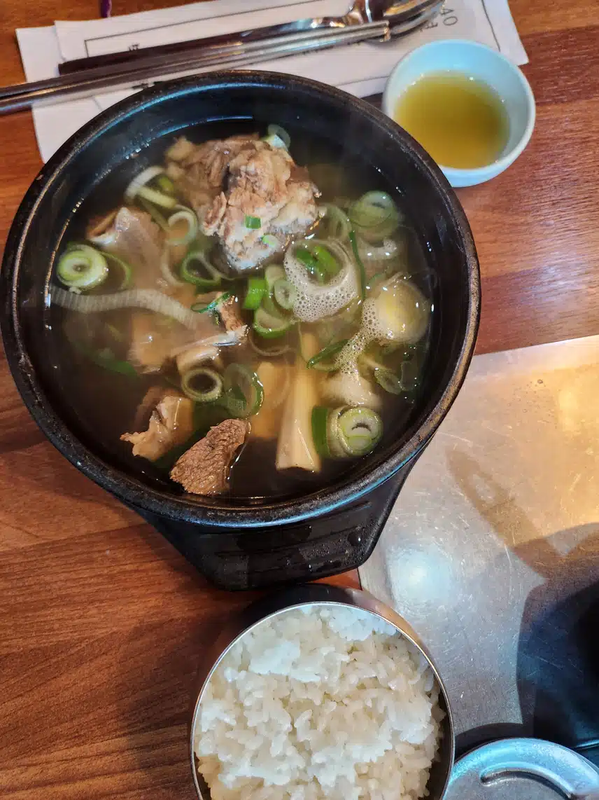 점심에 갈비탕 먹었어요 