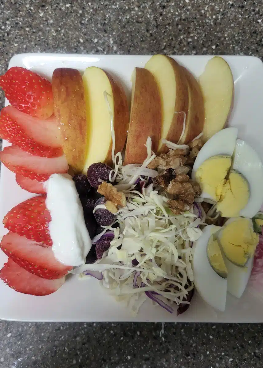 아침 신선한 샐러드로 