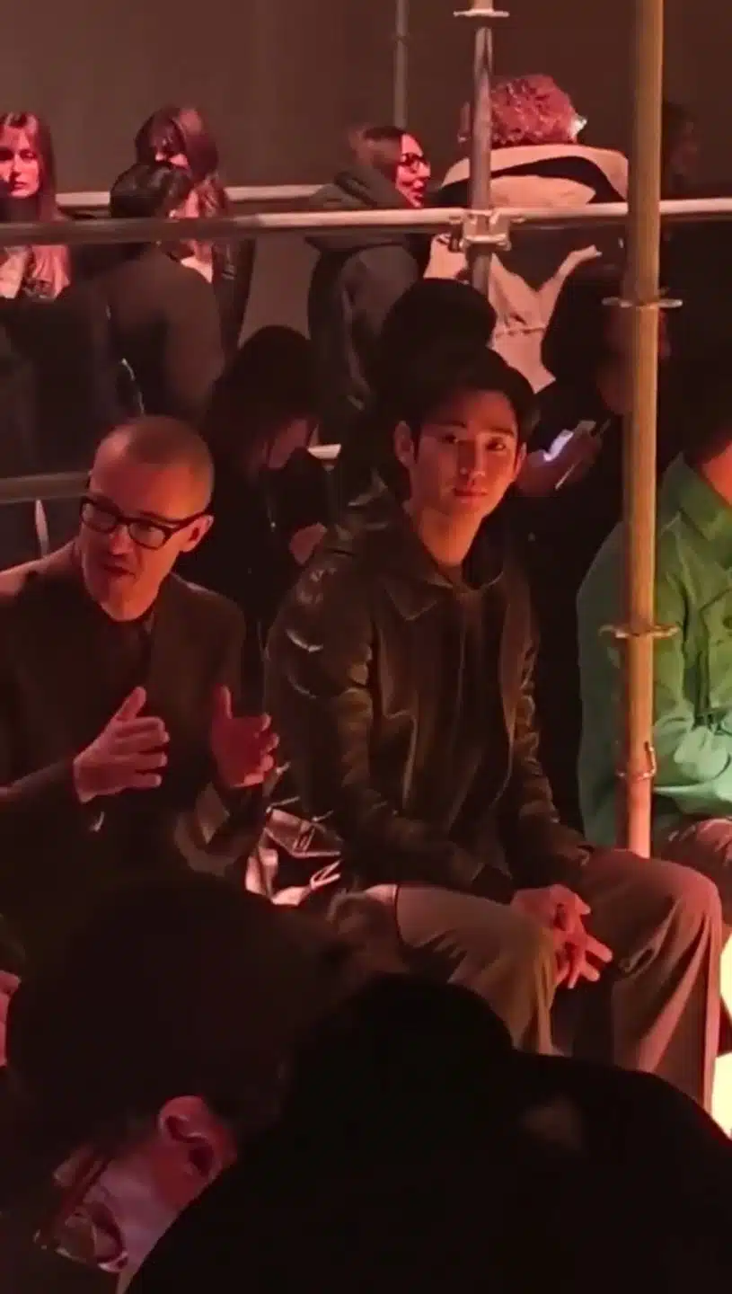 밀라노 프라다 맨즈웨어 2025 FW 컬렉션 참석한 김수현