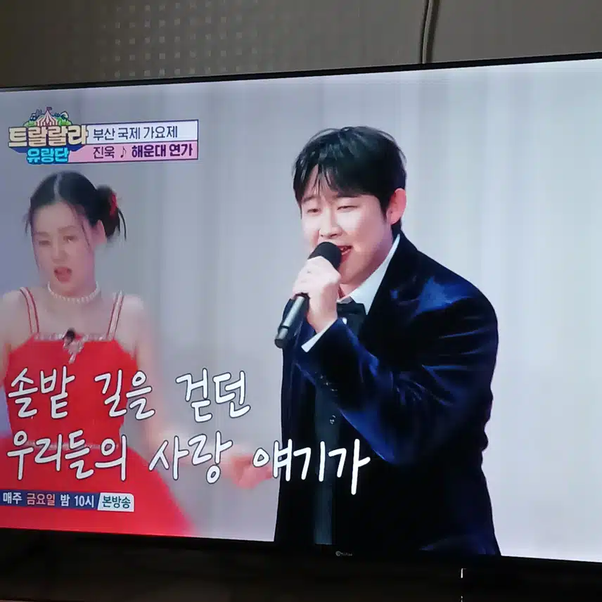 진욱님 오랫만에 양복입으니 멋지네요