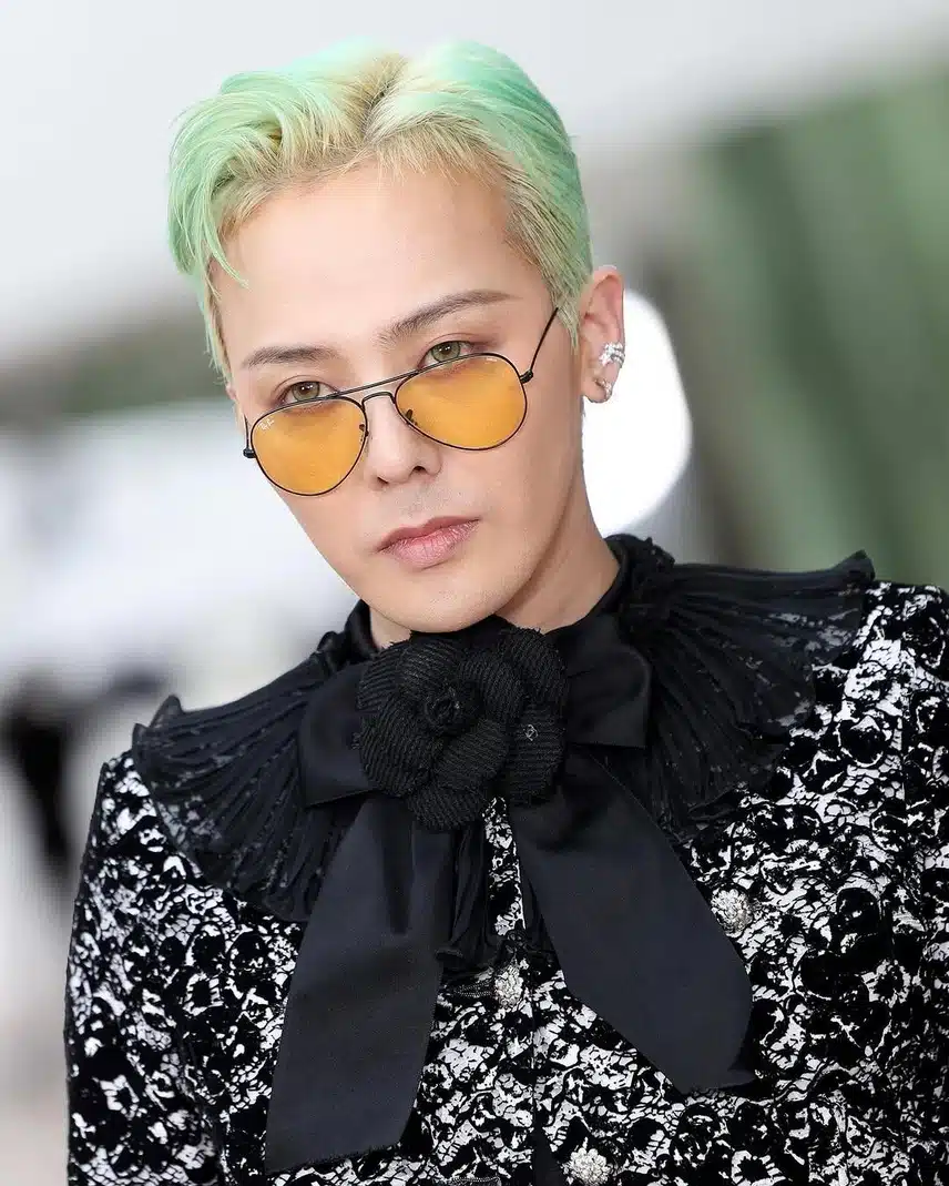 샤넬 쇼 참석한 민트헤어의 지드래곤 