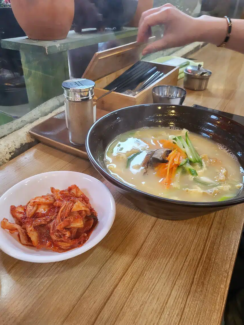 남편이랑 밀국수 한그릇