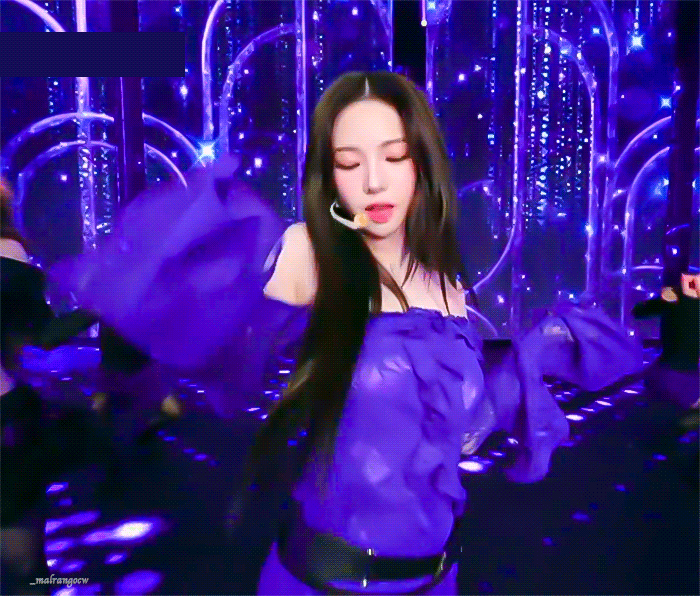 가요대제전 카리나 콜라보 무대gif