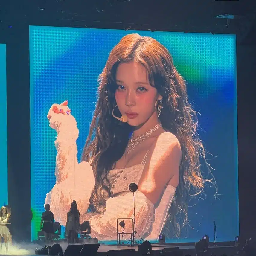 어제 에스파 시애틀로 콘서트 전광판jpg