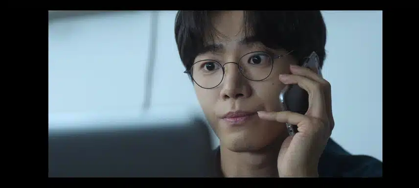 추배우 손톱