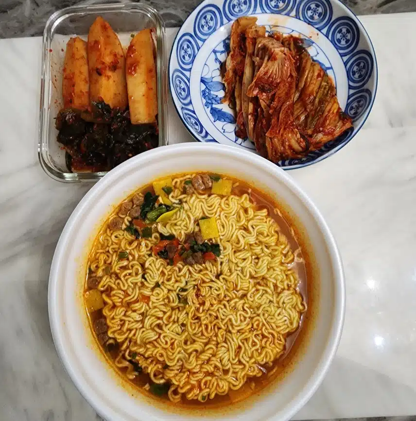 저녁은 컵라면~~