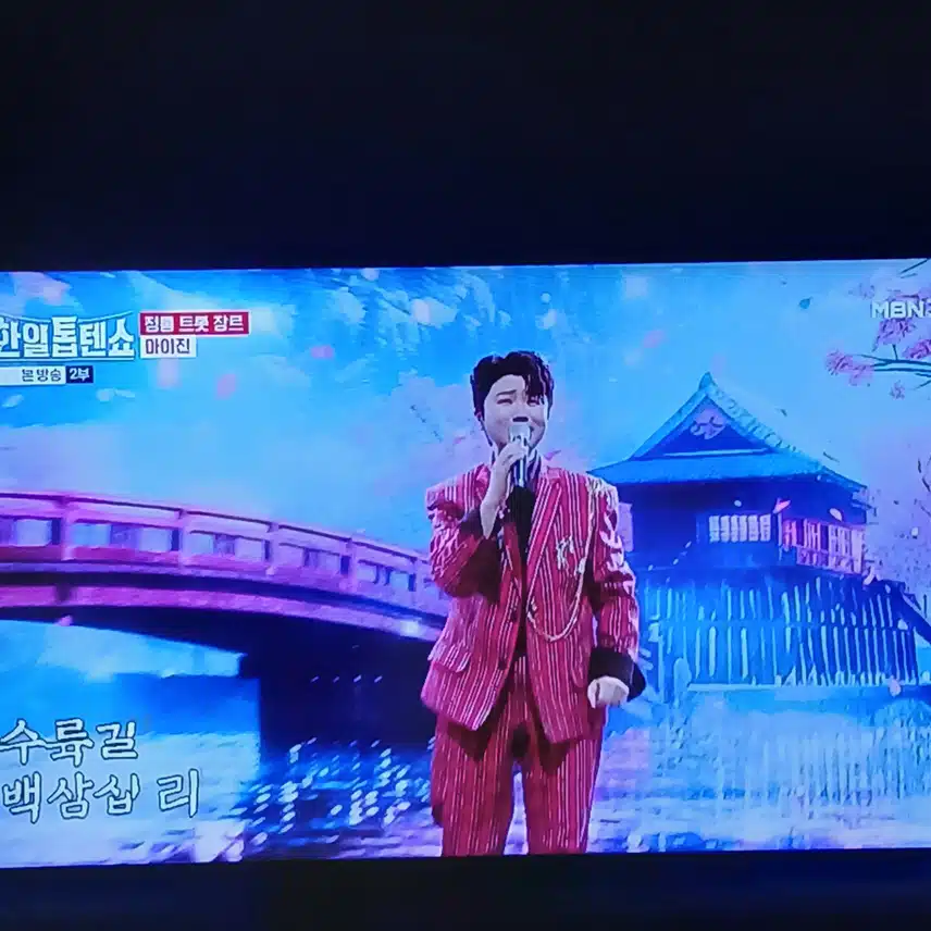마이진님의 탄탄한 목소리가 참 듣기 좋아요