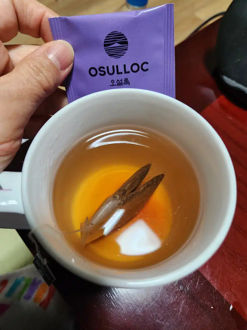 따뜻한 차 한 잔 마셔요