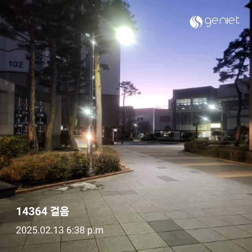 노을진 하늘빛과 산책으로