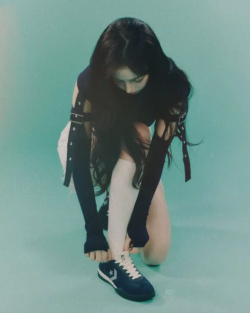 오늘 컨버스 카리나 비하인드 컷 jpg