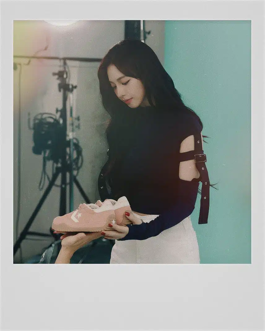 오늘 컨버스 카리나 비하인드 컷 jpg