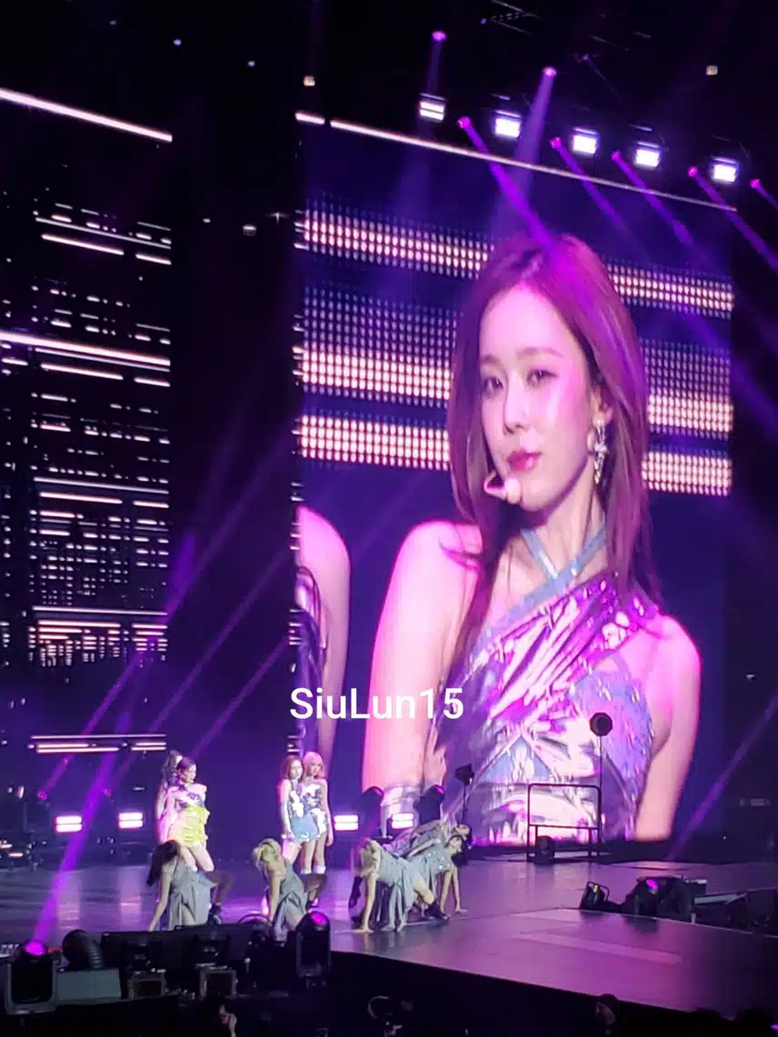 어제 시카고 콘서트 윈터 전광판